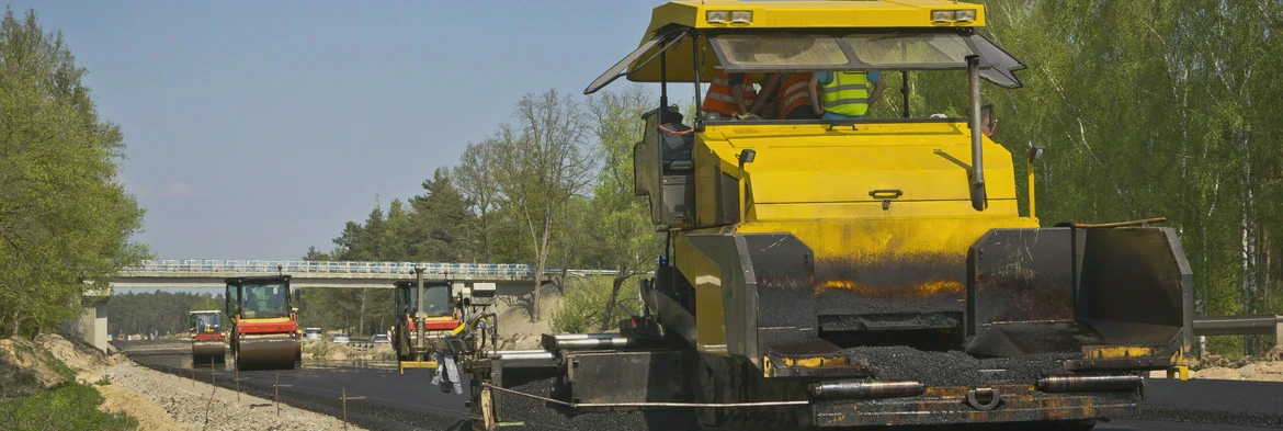 Wywrotka z pracownikami